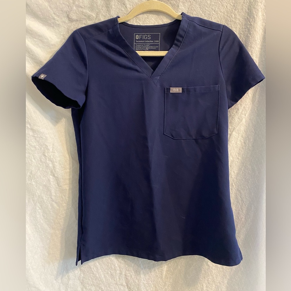 FIGS Slim Catarina One-Pocket Scrub Top